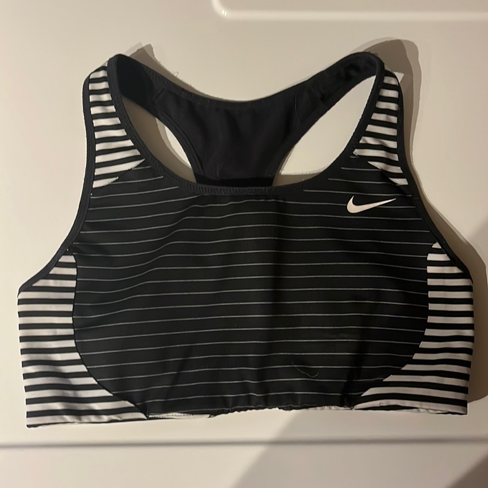 Nike Medium Support Sports Bra